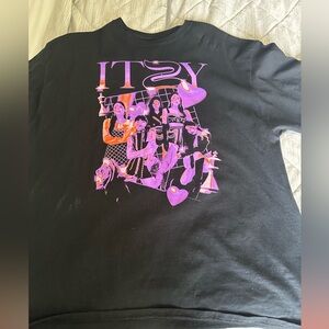Itzy 1st world tour concert t-shirt